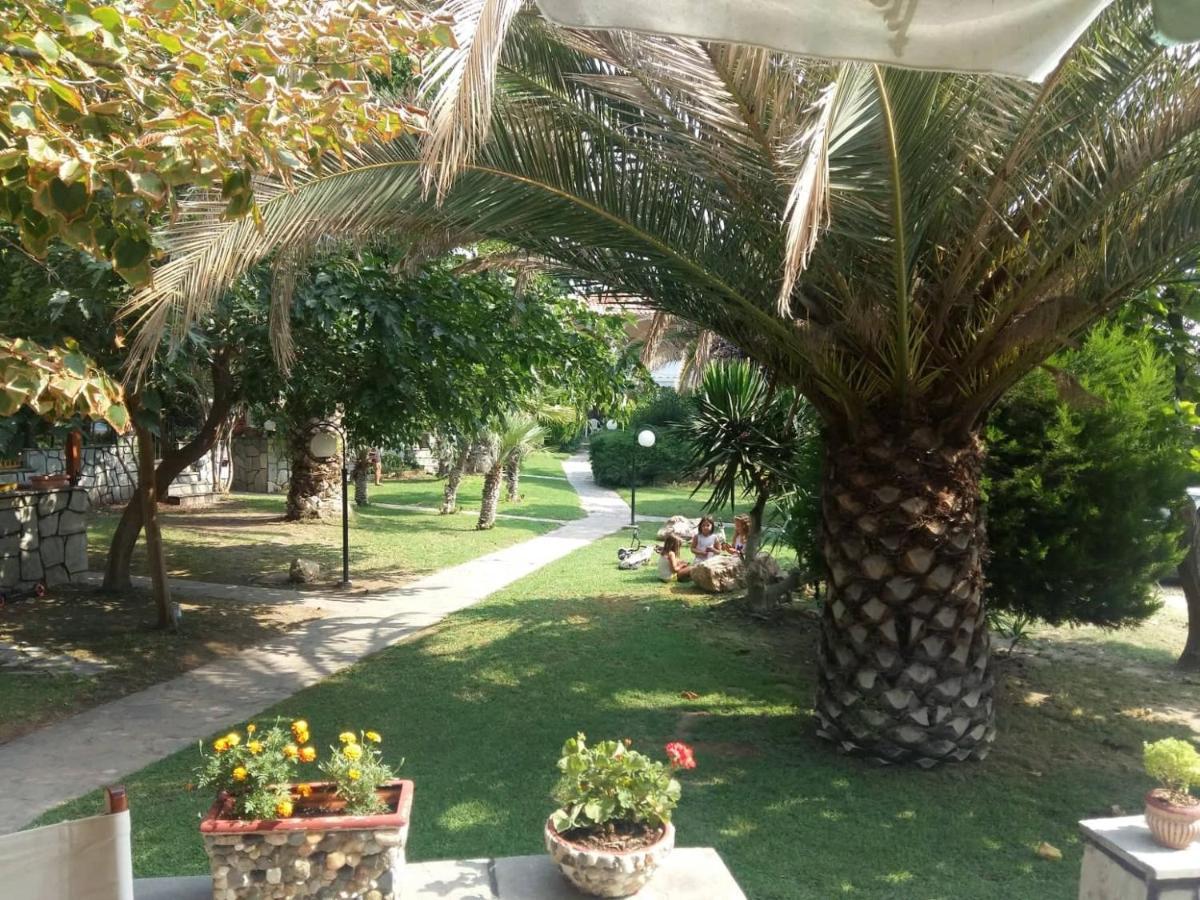 Georgia'S House Villa Nikiti  Buitenkant foto